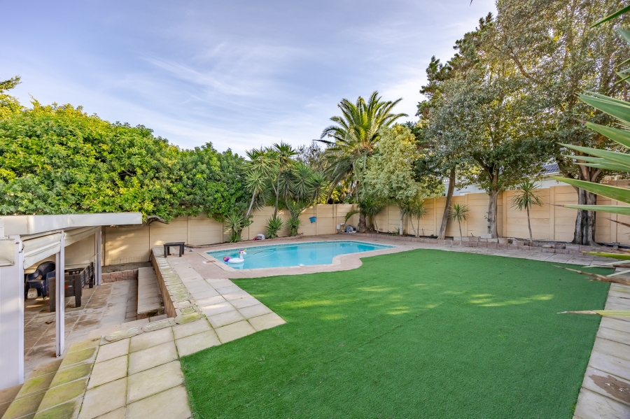 4 Bedroom Property for Sale in Flamingo Vlei Western Cape